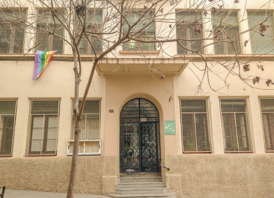 The school’s façade on Rambla Volart, with the tree in front of the door